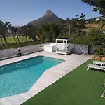 Camps Bay Loft With Stunning Mountain And Ocean Views